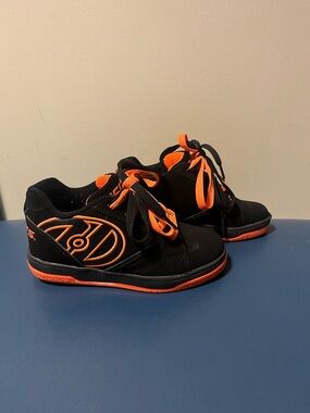 Heelys Kids Black and Orange Low-Top Sneakers